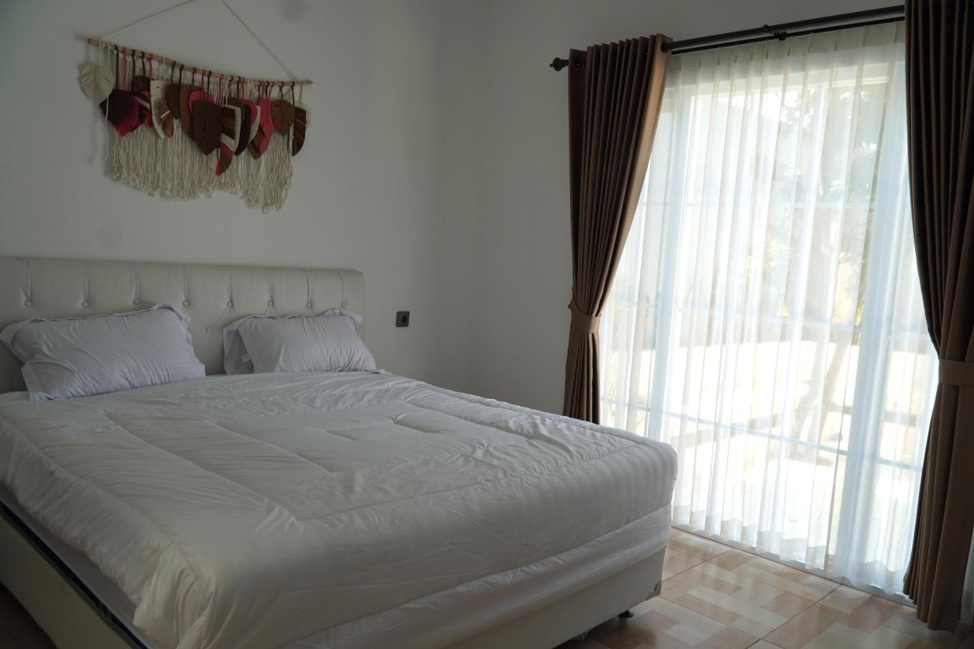 Arlita Guesthouse 치안주르 외부 사진